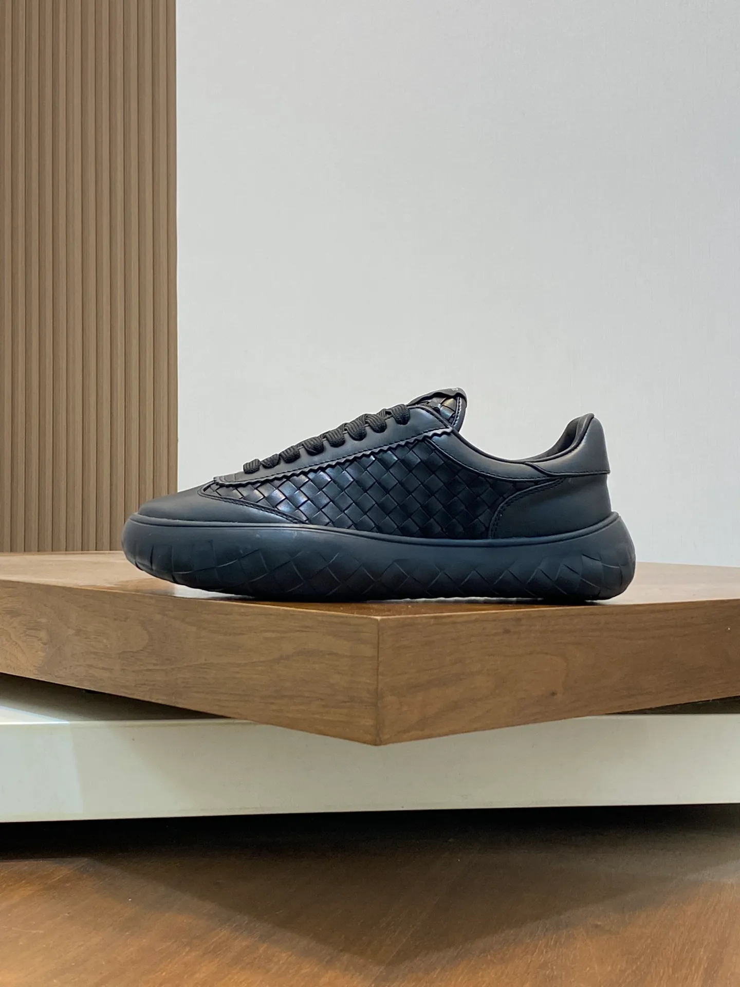 Men's men's shoes 💰480 [New style] ⛺️⛺️BV-Bottega Veneta men's Apollo sneakers. Run to the next stop at a brisk and comfortable pace. This casual shoe is a nylon and suede cowhide lace-up sneaker. Material: Fabric stitching cowhide and cow suede. Rubber outsole Size: 38-44 (45 can be customized